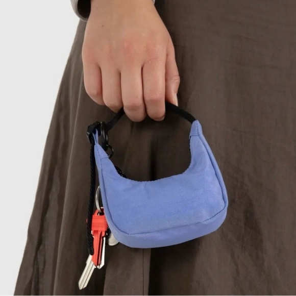 BAGGU Crescent Bag Charm in Cornflower Blue with Black Accents, So Cute! NWT - Picture 3 of 3